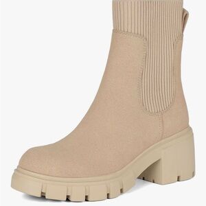 Women's Tan Chelsea Boot with lug sole 8.5 Waterproof